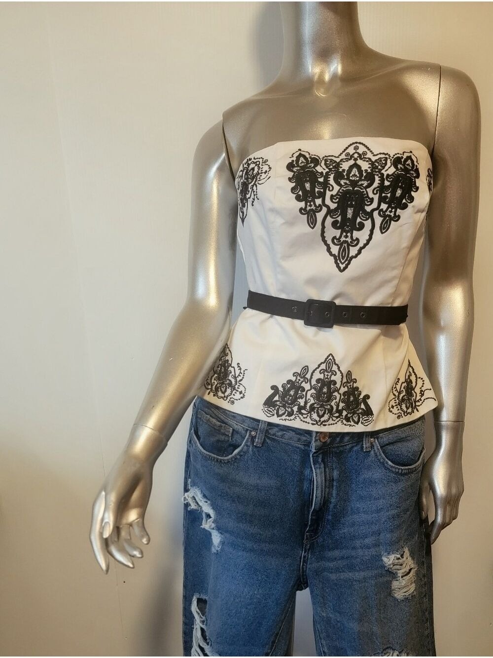 WHITE HOUSE BLACK MARKET Black White Embroidered Peplum Corset Size 6